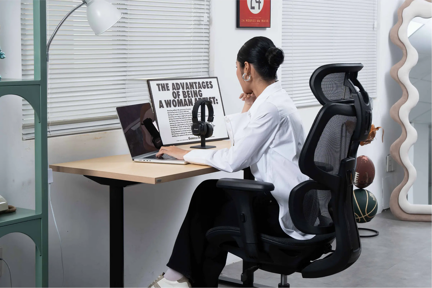 Góc làm việc với bàn nâng hạ