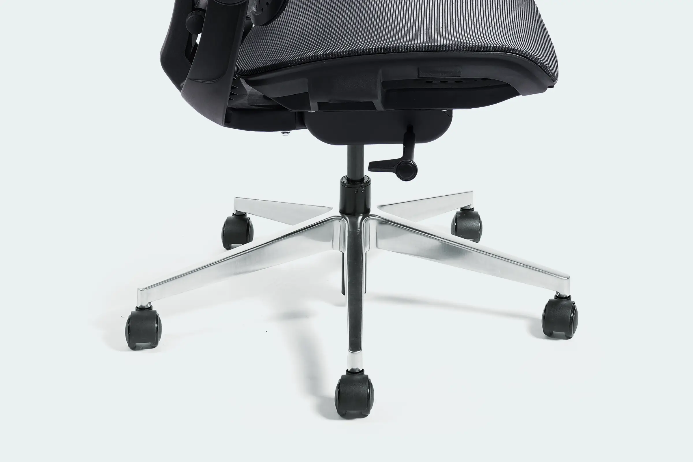 Chân đế vững chắc trên ghế SynoChair