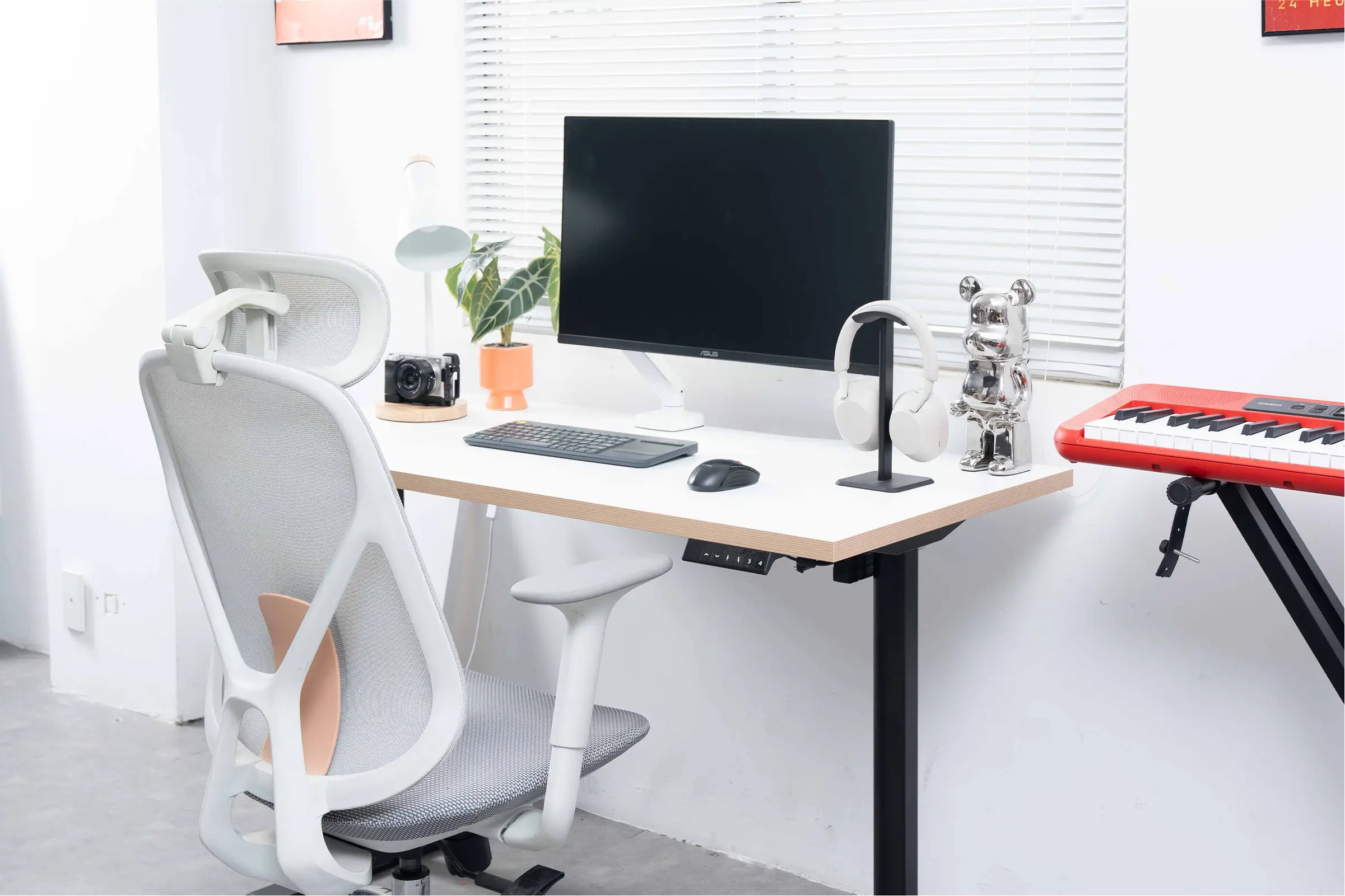 Setup làm việc trên bàn nâng hạ